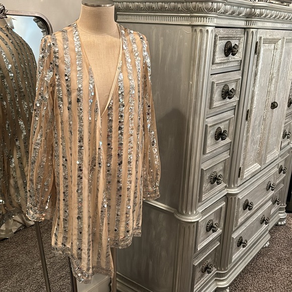 Fun sparkly outfit - Picture 4 of 17